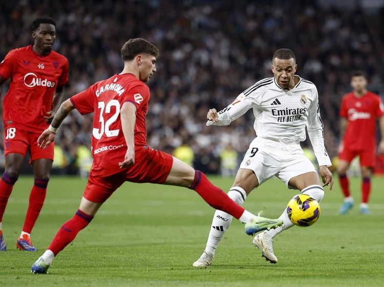 Real Madrid Bungkam Sevilla, Salip Barcelona