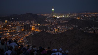 Memandang Indahnya Kota Makkah dari Puncak Jabal Nur