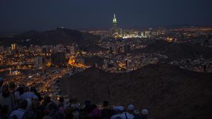 Memandang Indahnya Kota Makkah dari Puncak Jabal Nur