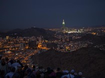 Memandang Indahnya Kota Makkah dari Puncak Jabal Nur