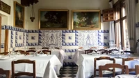 Walaupun banyak restoran lebih tua dari tempat ini tetapi Restaurante Botín yang masih memegang rekor sebagai restoran tertua versi Guinness World Record. Restaurante Botín buka sejak 1725 dengan hidangan tradisionalnya. Foto: CNTraveler