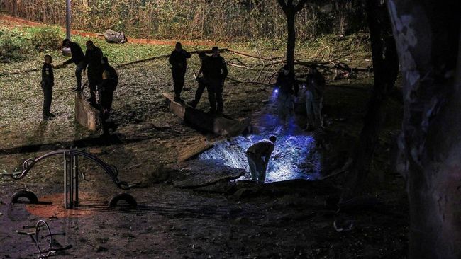 Rudal dari Yaman Tembus Israel, Sisakan Lubang Besar