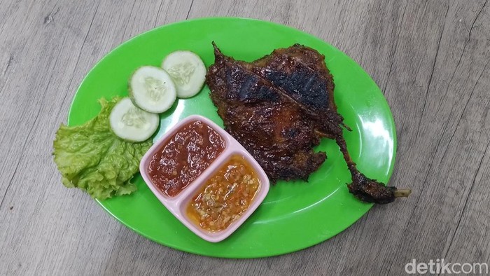 Sajian Bebek Amel di Soreang Kabupaten Bandung.