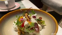 Ini untuk tampilan appetizernya, tamu bisa memilih antara waldorf salad with pecan nut atau pumpkin soup. Foto: detikFood/Yenny Mustika Sari