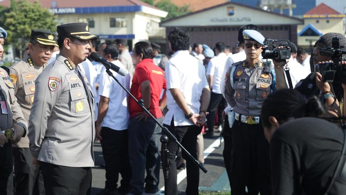 Senpi milik personel Polda Jatim diperiksa