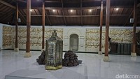 Puser Bumi yang berada di tengah-tengah musala.