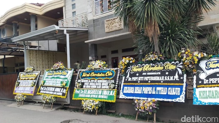 Suasana rumah Pepi Siti Paturohmah (49), Komplek Permata Biru, Kelurahan Cinunuk, Kecamatan Cileunyi, Kabupaten Bandung.