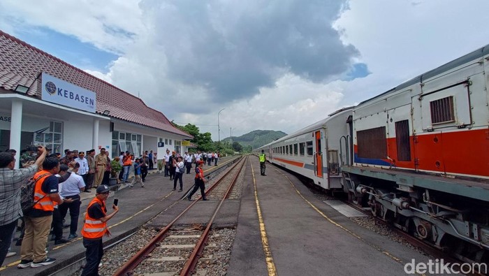 Suasana Stasiun Kebasen, Kabupaten Banyumas yang sudah difungsikan untuk naik-turun penumpang, Senin (23/12/2024).