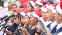 Christmas Carol menjadi kegiatan untuk pemersatu antar umat meskipun dengan latar belakang yang berbeda. Acara penyambutan Natal ini menghadirkan suasana kedamaian dan kebersamaan dalam hidup bermasyarakat.