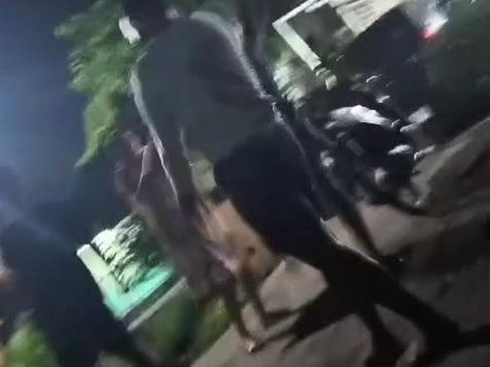 Tangkapan layar video saat Andreas Sianipar diduga dianiaya.