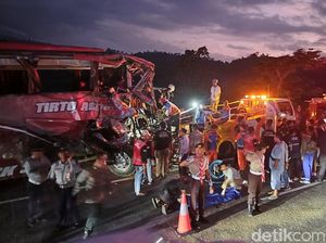 Video Kecelakaan Bus Vs Truk di Tol Pandaan-Malang, 4 Orang Tewas