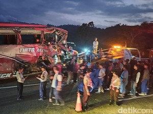 Dugaan Penyebab Kecelakaan Maut Bus Vs Truk di Tanjakan Tol Pandaan-Malang