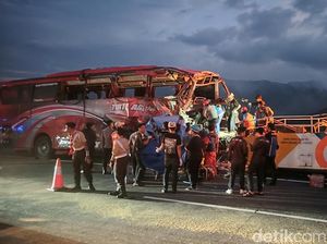 Video: Dugaan Awal Sebab Kecelakaan Truk Vs Bus di Tol Pandaan-Malang