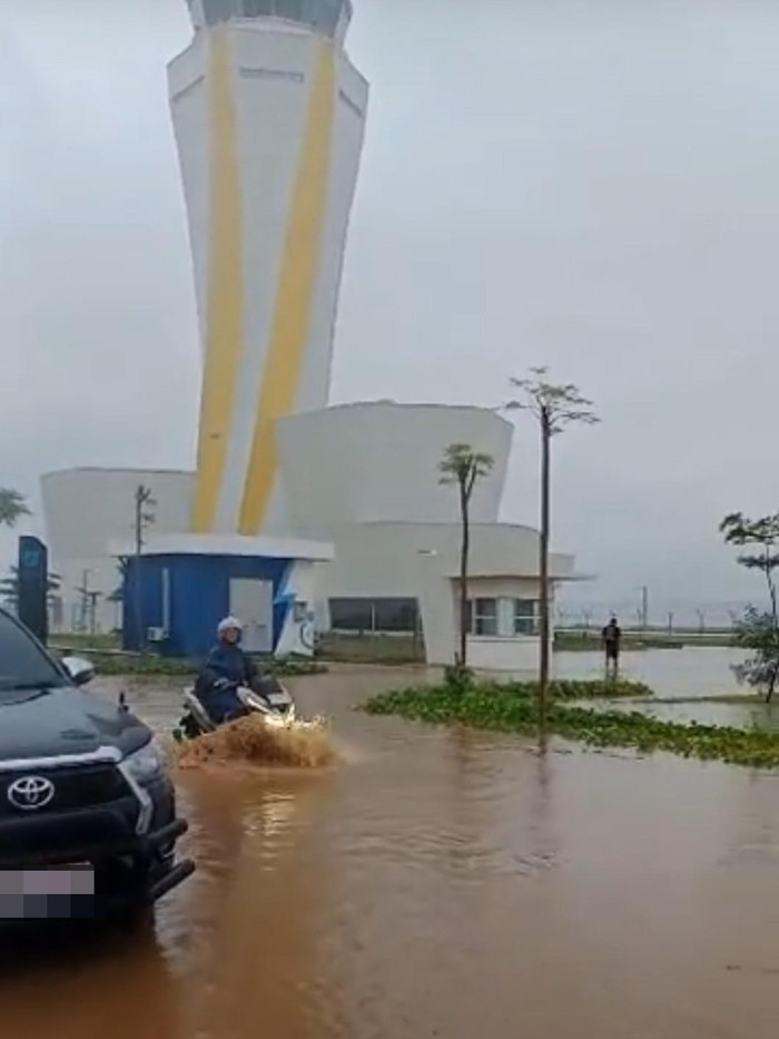 Viral Bandara Dhoho Kediri disebut tergenang banjir.