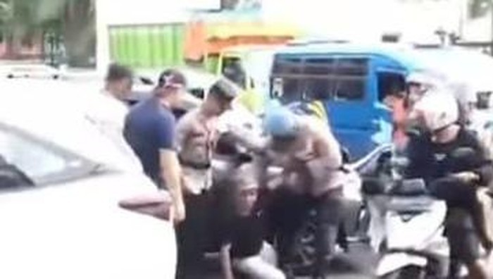 Viral polisi di Ambon banting warga di depan Pelabuhan Yos Sudarso. Dokumen Istimewa