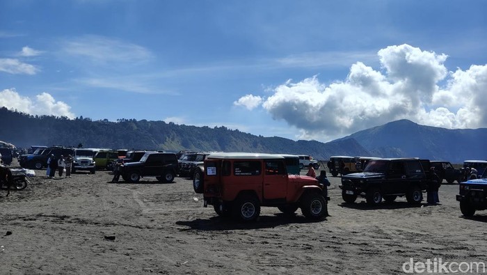 Wisata Bromo ditutup saat tradisi Wulan Kapitu digelar