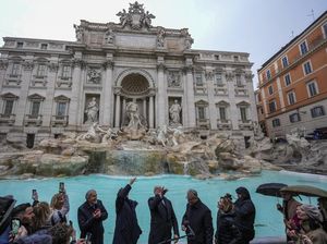 Drama Hari Pertama Penerapan Tiket Berbayar di Trevi Fountain