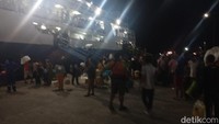 Kapal KM Cattleya Express menurunkan penumpang sebanyak 3.098 orang dari Pelabuhan Nunukan, Kalimantan Utara pada Selasa (24/12/2024).