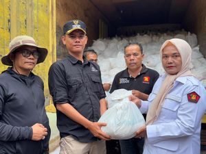 Andre Rosiade Kirim 1.000 Paket Sembako ke Korban Longsor di Maninjau Kab Agam