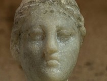 Potret Artefak Kepala Marmer Diduga Kuat Wajah Asli Cleopatra