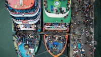 Arus mudik pada H-2 Natal 2024 di pelabuhan tersebut dipadati warga dari Kepulauan Siau, Tagulandang, Biaro, Sangihe dan Talaud untuk mudik dengan menggunakan kapal motor. 
