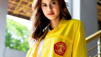 Asila Maisa dikenal sebagai penyanyi pendatang baru. Belakangan ini, ia juga diketahui membagikan potret perkualiahannya di Universitas Indonesia. Foto: Instagram @therealasilamaisa