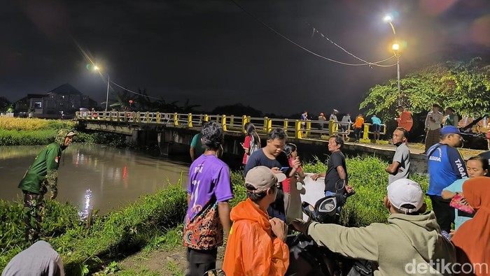 balita hilang terperosok selokan