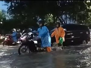 Saat Surabaya Dikado Banjir Terparah di Penghujung 2024