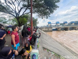 Pertemuan Terakhir Mantan Sebelum Pemuda Mojokerto Terjun ke Sungai Brantas