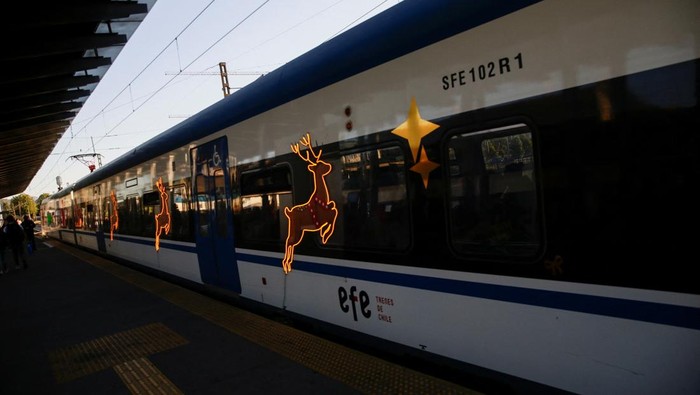 A Christmas train travels through the city, in Concepcion, Chile December 23, 2024. REUTERS/Juan Gonzalez