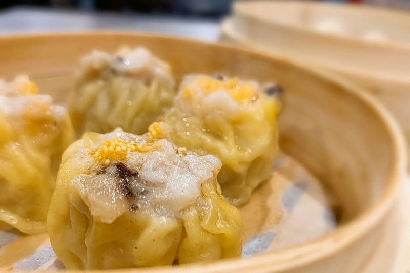 Di Restoran Ini Bisa Makan Dimsum Sambil Nonton Pertandingan Gulat