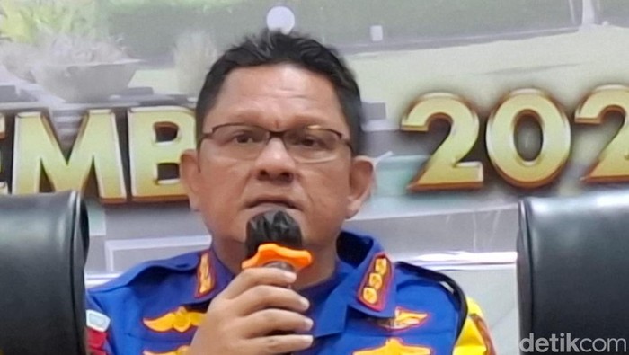 Direktur Polairud Polda NTT Kombes Irwan Deffi Nasution, saat rilis akhir tahun di Mapolda NTT, Selasa (24/12/2024).