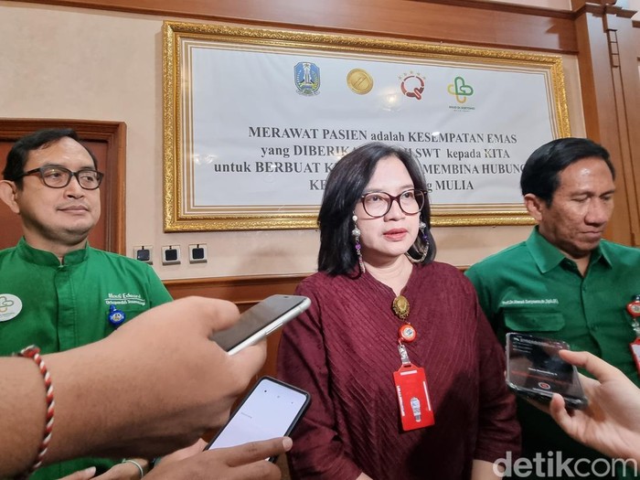 Dirut RSU dr Soetomo Prof Dr dr Cita Rosita Sigit Prokoeswa SpDVE Subsp DAI FINSDV FAADV MAR