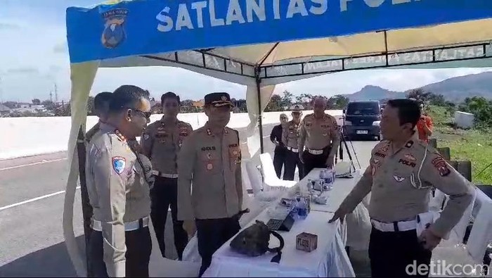 Ditlantas Polda Jatim olah TKP kecelakan maut di Tol Pandaan-Malang