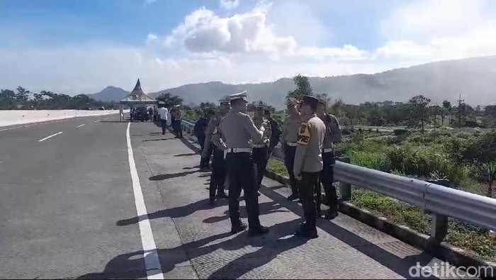 Ditlantas Polda Jatim olah TKP kecelakan maut di Tol Pandaan-Malang