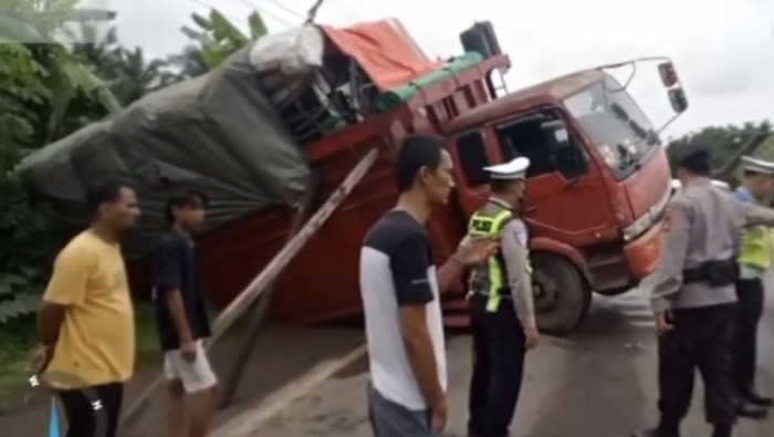 Evakuasi dan pengaturan lalu lintas di TKP