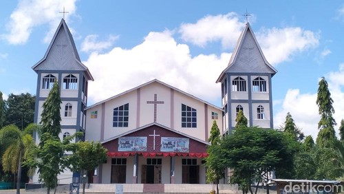 Gereja Paroki Roh Kudus Labuan Bajo.