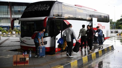 H-1 Natal 2024, Begini Suasana di Terminal Pulogebang