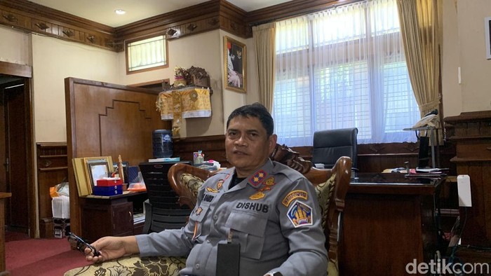 Kepala Dinas Perhubungan Bali I Gde Wayan Samsi Gunarta saat ditemui di kantornya, Selasa (24/12/2024).