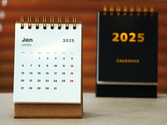 January 2025 desk calendar with gold 2025 desk calendar on the back