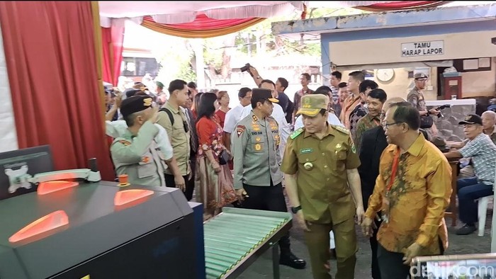 Kapolda Sumsel Irjen Andi Rian bersama Forkopimda Sumsel tinjau Gereja di Palembang