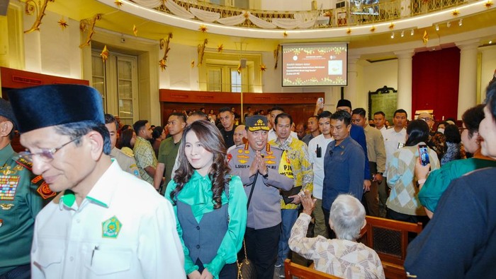 Kapolri Jenderal Listyo Sigit Prabowo sapa jemaat Gereja Imanuel