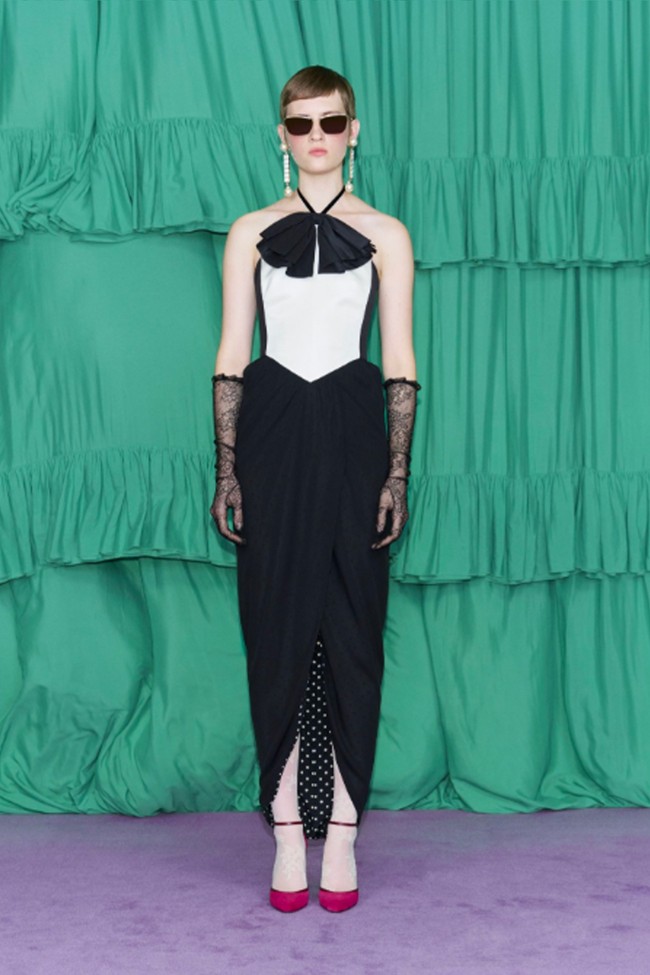 Inilah koleksi terbaru Valentino Pre-Fall 2025. Koleksi Pre-Fall 2025 Valentino menandai debut Alessandro Michele sebagai direktur kreatif, menghadirkan koleksi dengan estetika maksimalis yang khas ke dalam merek tersebut. Foto: Dok. Valentino.