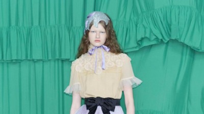 10 Koleksi Valentino Pre-Fall 2025, Busana Bergaya Tahun 70-an