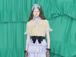 10 Koleksi Valentino Pre-Fall 2025, Busana Bergaya Tahun 70-an