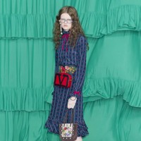 Inilah koleksi terbaru Valentino Pre-Fall 2025. Koleksi Pre-Fall 2025 Valentino menandai debut Alessandro Michele sebagai direktur kreatif, menghadirkan koleksi dengan estetika maksimalis yang khas ke dalam merek tersebut. Foto: Dok. Valentino.