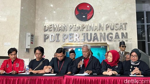 Konferensi pers PDIP usai Sekjen PDIP Hasto Kristiyanto ditetapkan sebagai tersangka KPK (Anggi/detikcom).