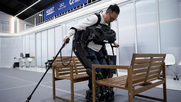 Kim Seung-hwan, who is himself a paraplegic and part of the Exoskeleton Laboratory team at the Korea Advanced Institute of Science and Technology (KAIST), demonstrates the prototype of exoskeleton robot 'WalkON Suit F1' at KAIST in Daejeon, South Korea, November 27, 2024.    REUTERS/Sebin Choi