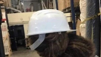 Saking besarnya itu rambut. Foto: Images That Could Be Album Covers via Bored Panda