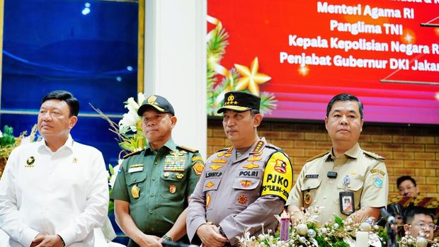 Menko PMK, Menko Polkam, Kapolri dan Panglima Kunjungi Gereja Samanhudi